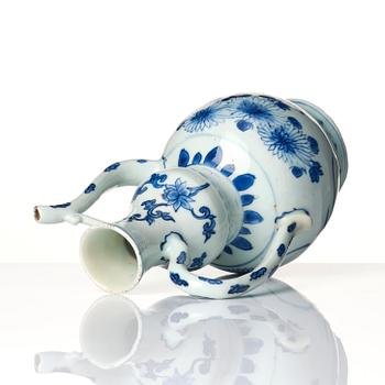 A blue and white ewer, Ming dynasty, 17th century.