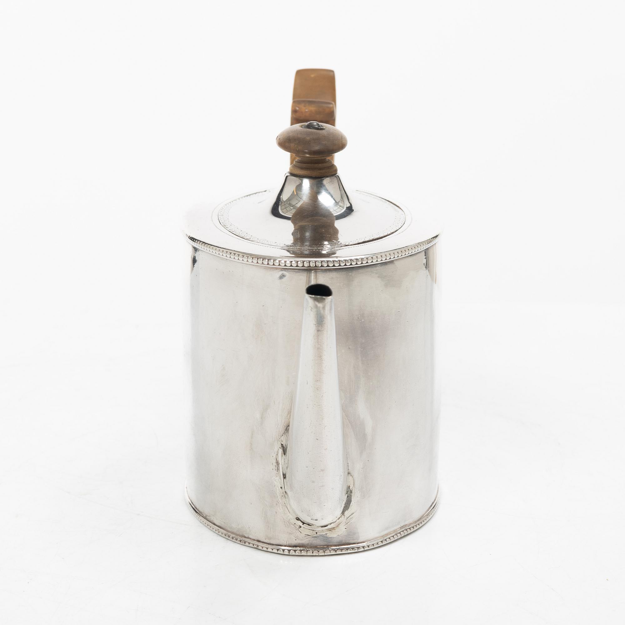 Tekanna, silver, London 1784.