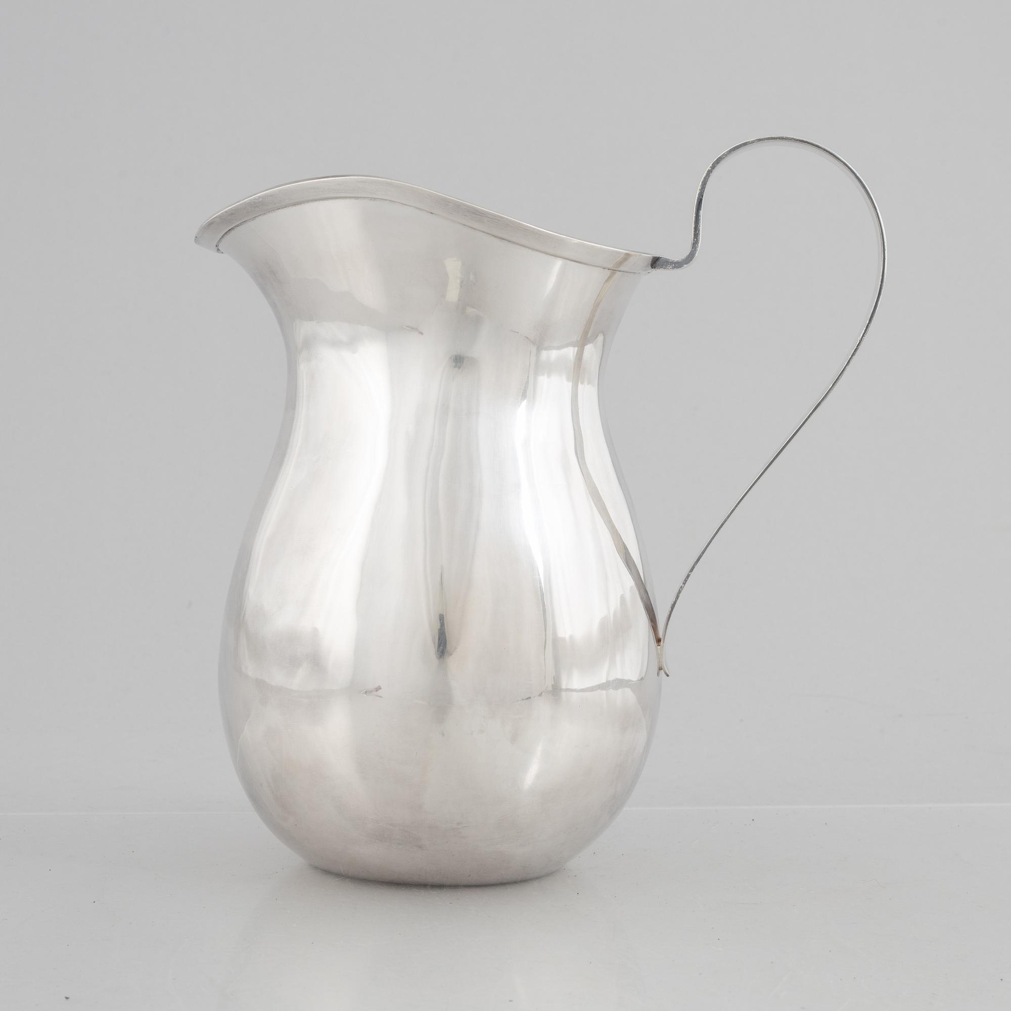 Kanna, silver, Wallens Guld- och Silversmide, Stockholm 1951.