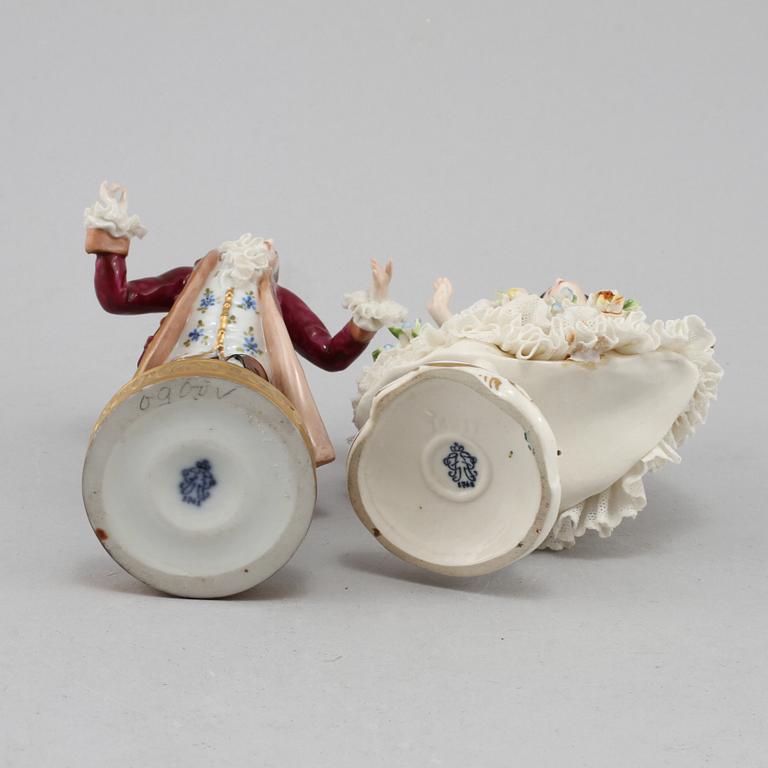 FIGURINER, 2 st, porslin, omkring 1900-talets mitt.