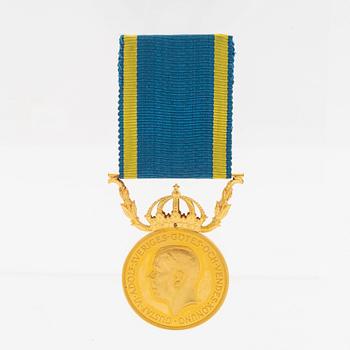 Medal, gold "For Zeal and Integrity in the Service of the Realm" 1958.