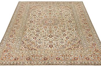A Keshan carpet, c. 346 x 240 cm.
