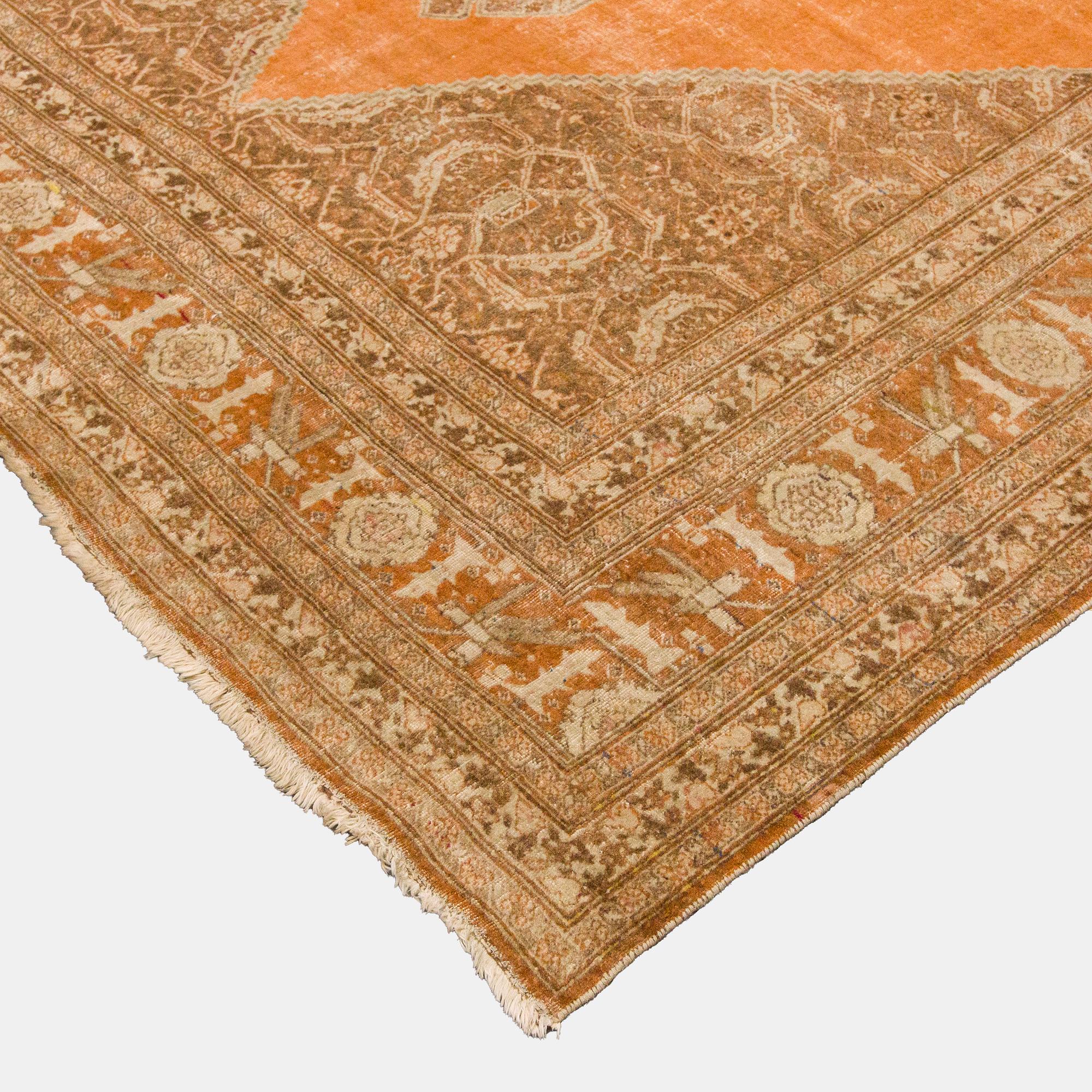 Matta, antik Täbris, ca 338,5 x 210,5-222,5 cm.