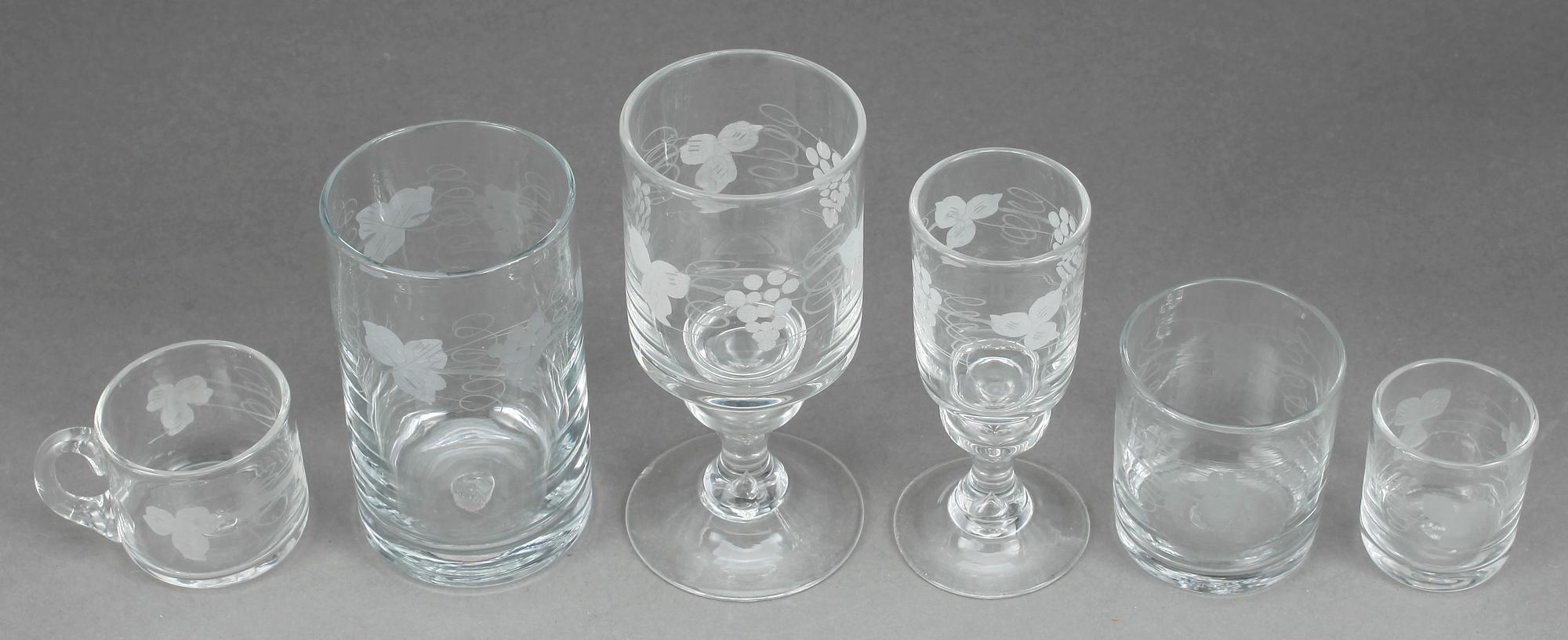 GLASSERVIS, 43 delar, "Swedish old", Reijmyre.