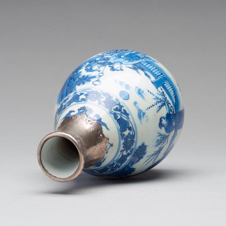 A blue and white silvermounted vase, Ming dynasty, 17th Century.