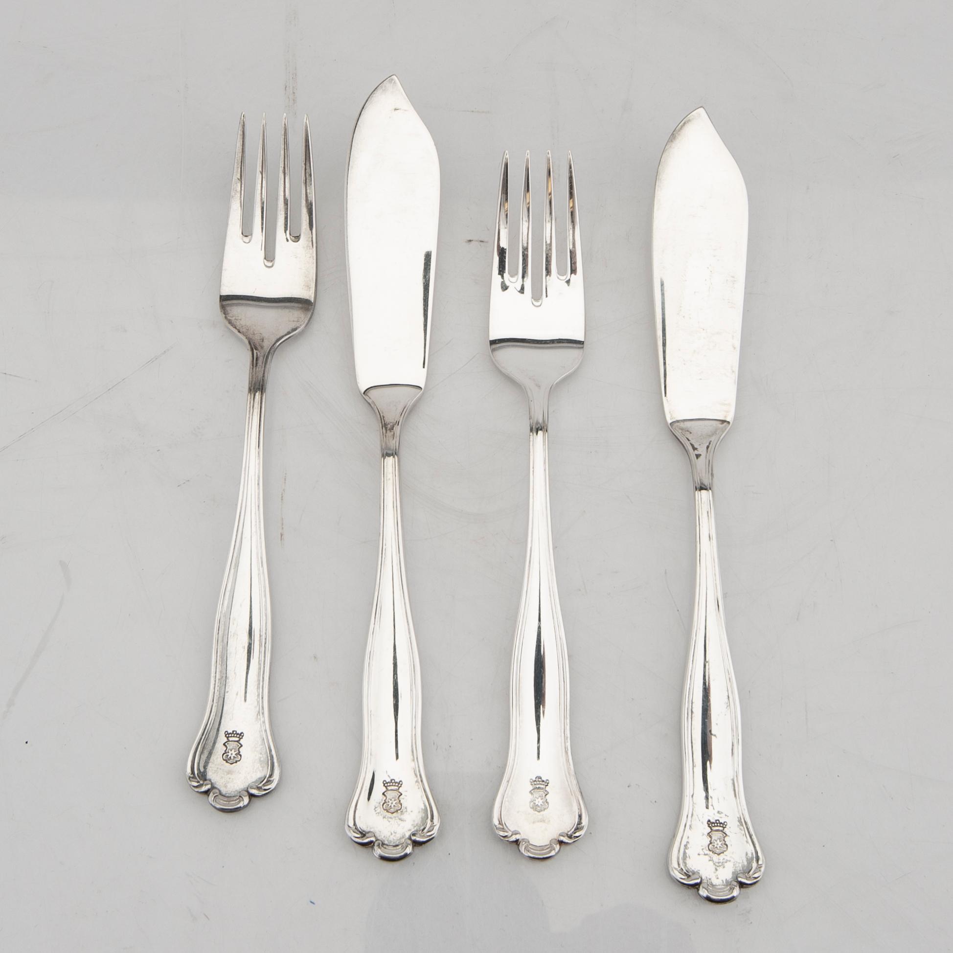 A Swedish 20th century set of 12 silver fish cutlery mark of Hallbergs Stockholm 1947.