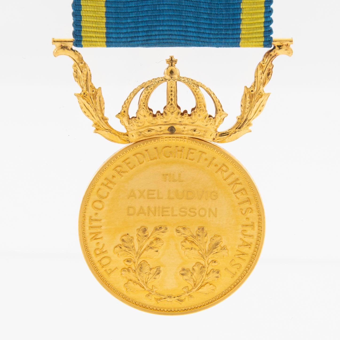 Medal, gold "For Zeal and Integrity in the Service of the Realm" 1958.