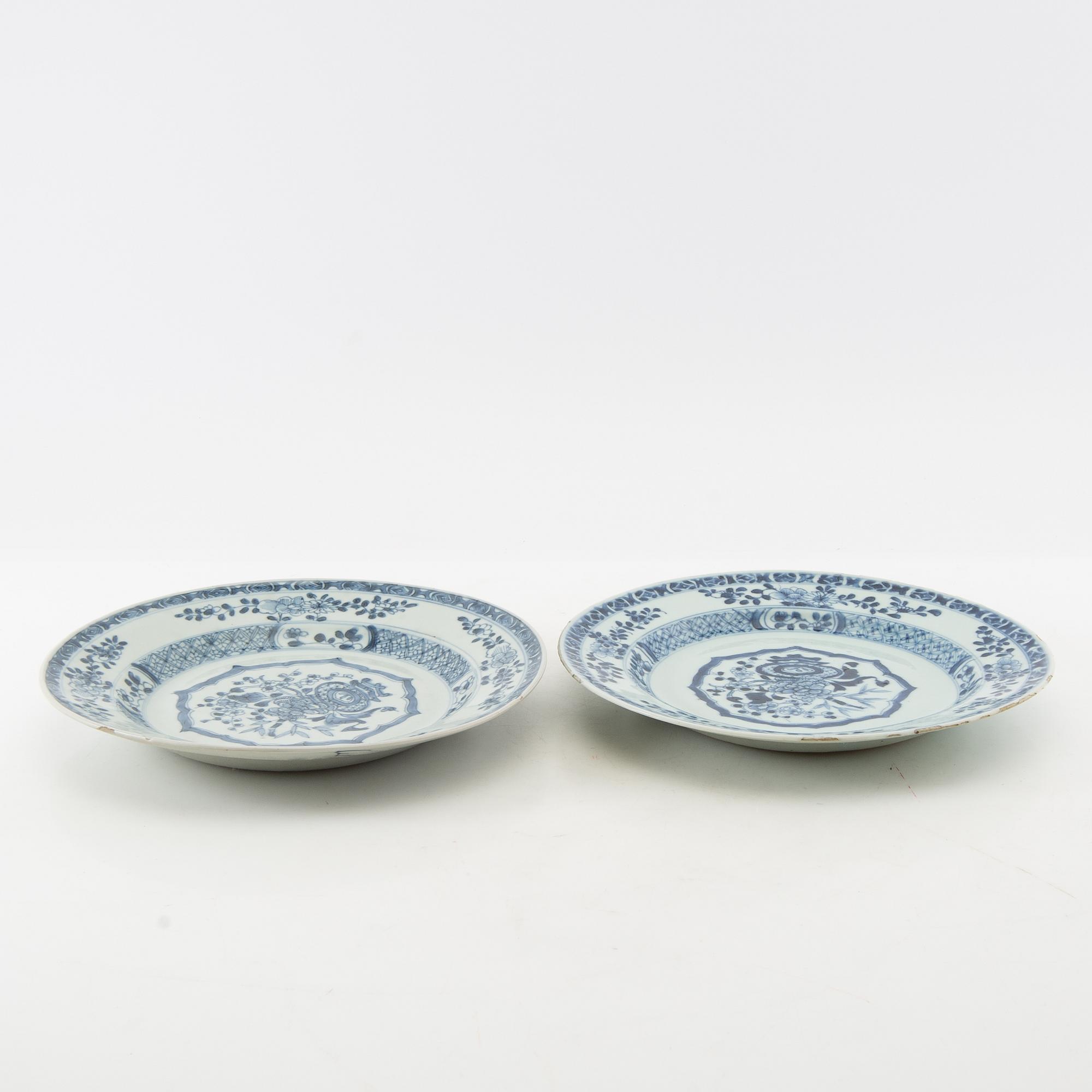A group of 10 odd blue and white dinner plates, Qing dynasty, 18th/19th century.