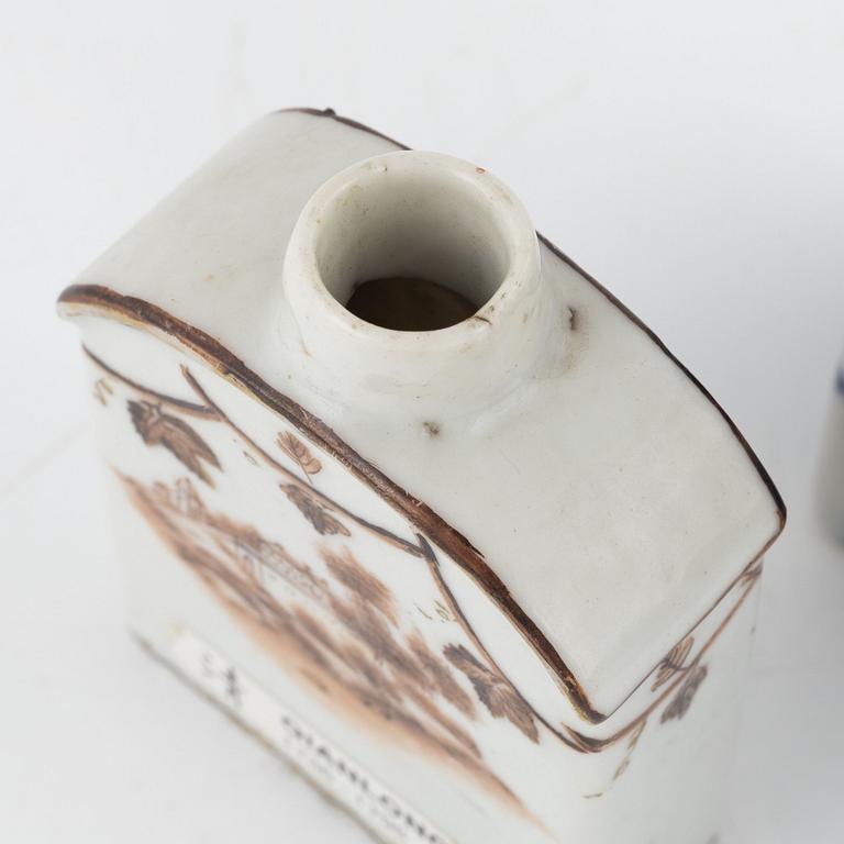Two porcelain tea caddies, China, Qianlong (1736-95).