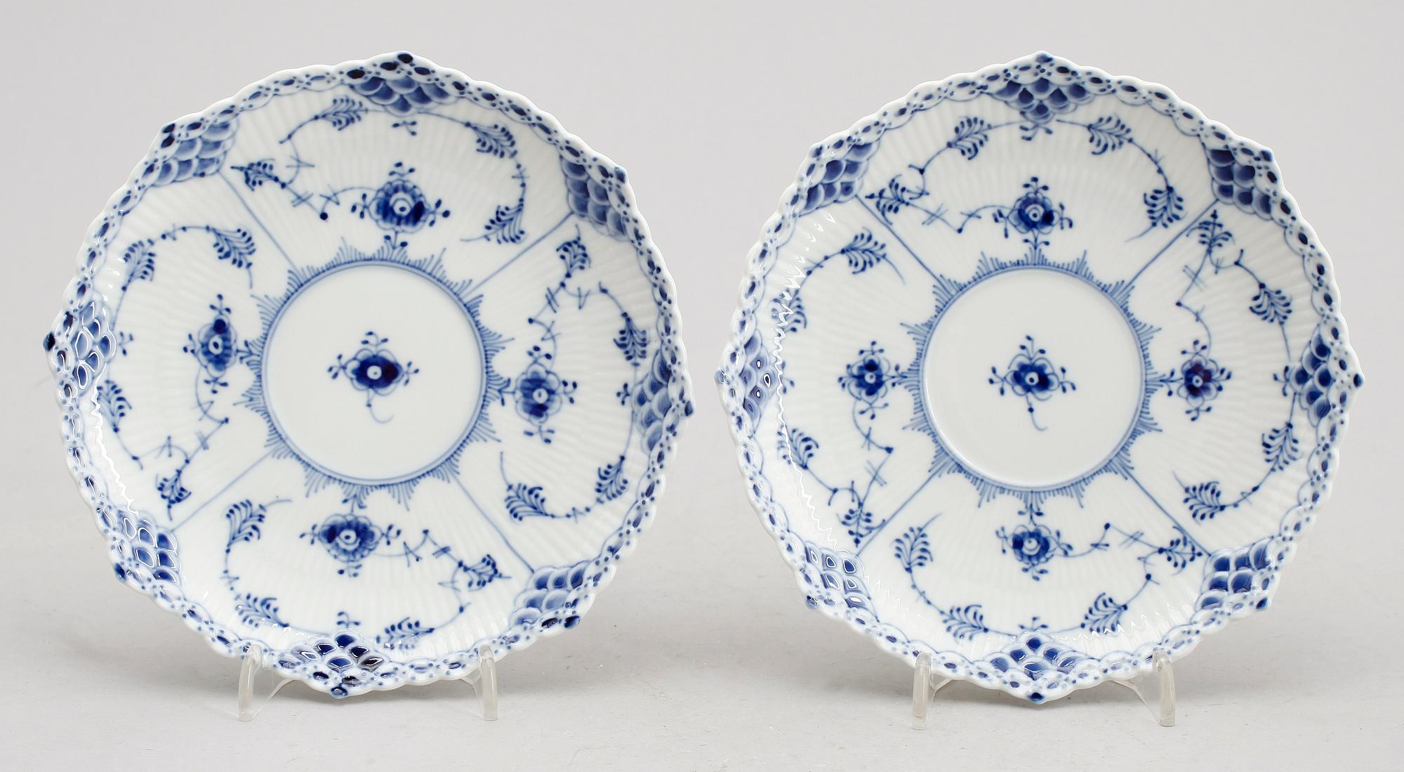 TEKOPPAR MED FAT, 12 st, porslin, Royal Copenhagen.