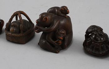 NETSUKES, 5 st, trä, Japan, Meiji (1868-1912).