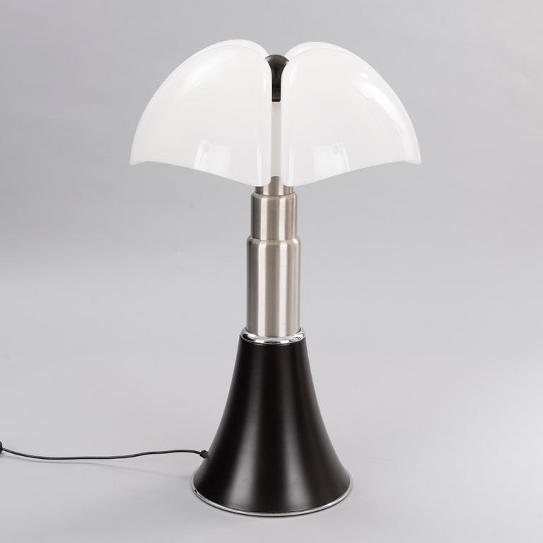 GAE AULENTI, BORDSLAMPA, "Pipistrello", Martinelli Luce.