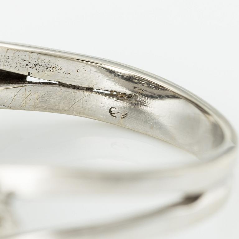 Ring in white gold with brilliant and octagon-cut diamonds.