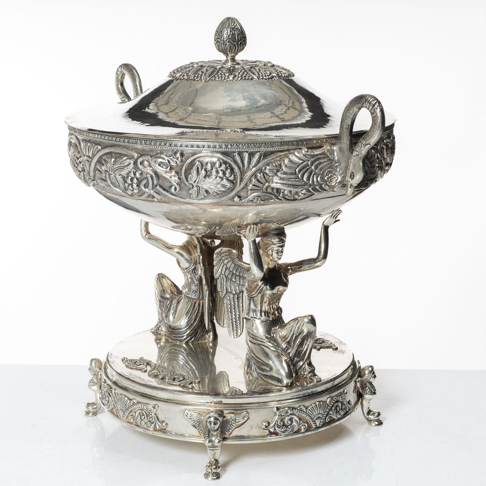 Large covered centerpiece bowl, silver, Empire style, 20th Century.