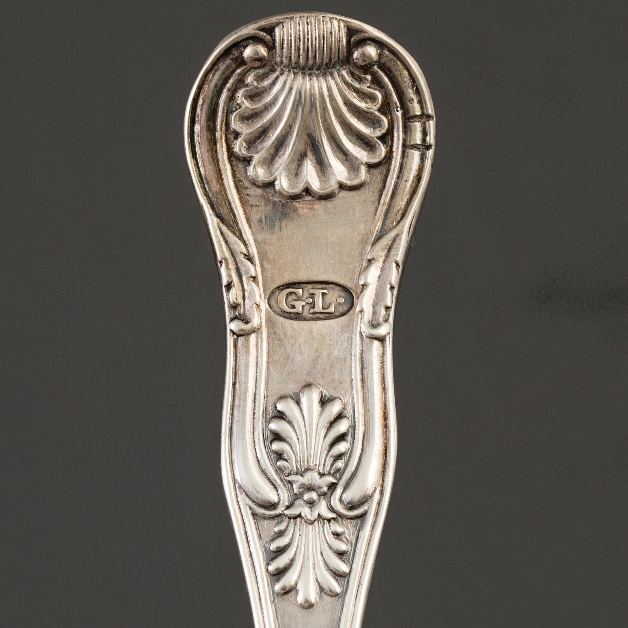 GUSTAF MÖLLENBORG, såssked, Stockholm, 1835 och PARTI SILVERBESTICK, 42 delar, bl.a. Rosenholm. Vikt 1183 g.