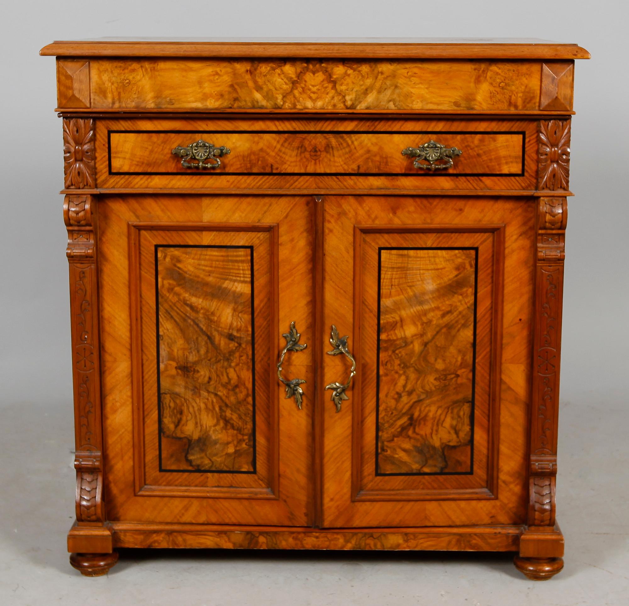 KOMMOD, sent 1800-tal.