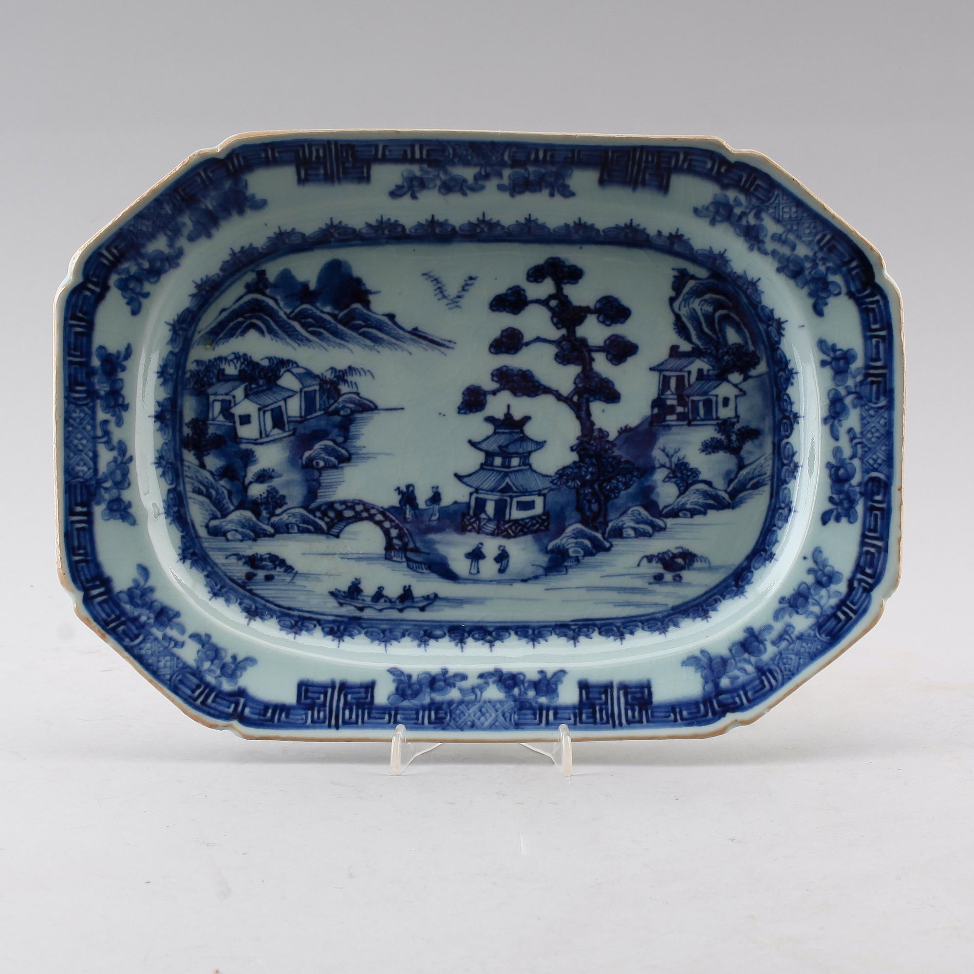STEKFAT, porslin, Kina, Qianlong 1736-1795.