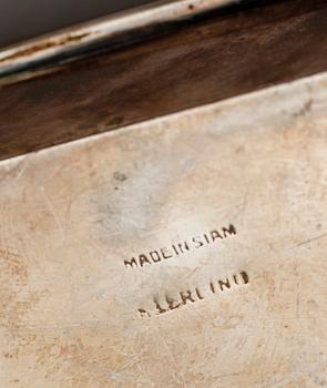 CIGARRLÅDA,  sterlingsilver, Siam, 1900-talets första hälft. Vikt med inredning ca 282 g.