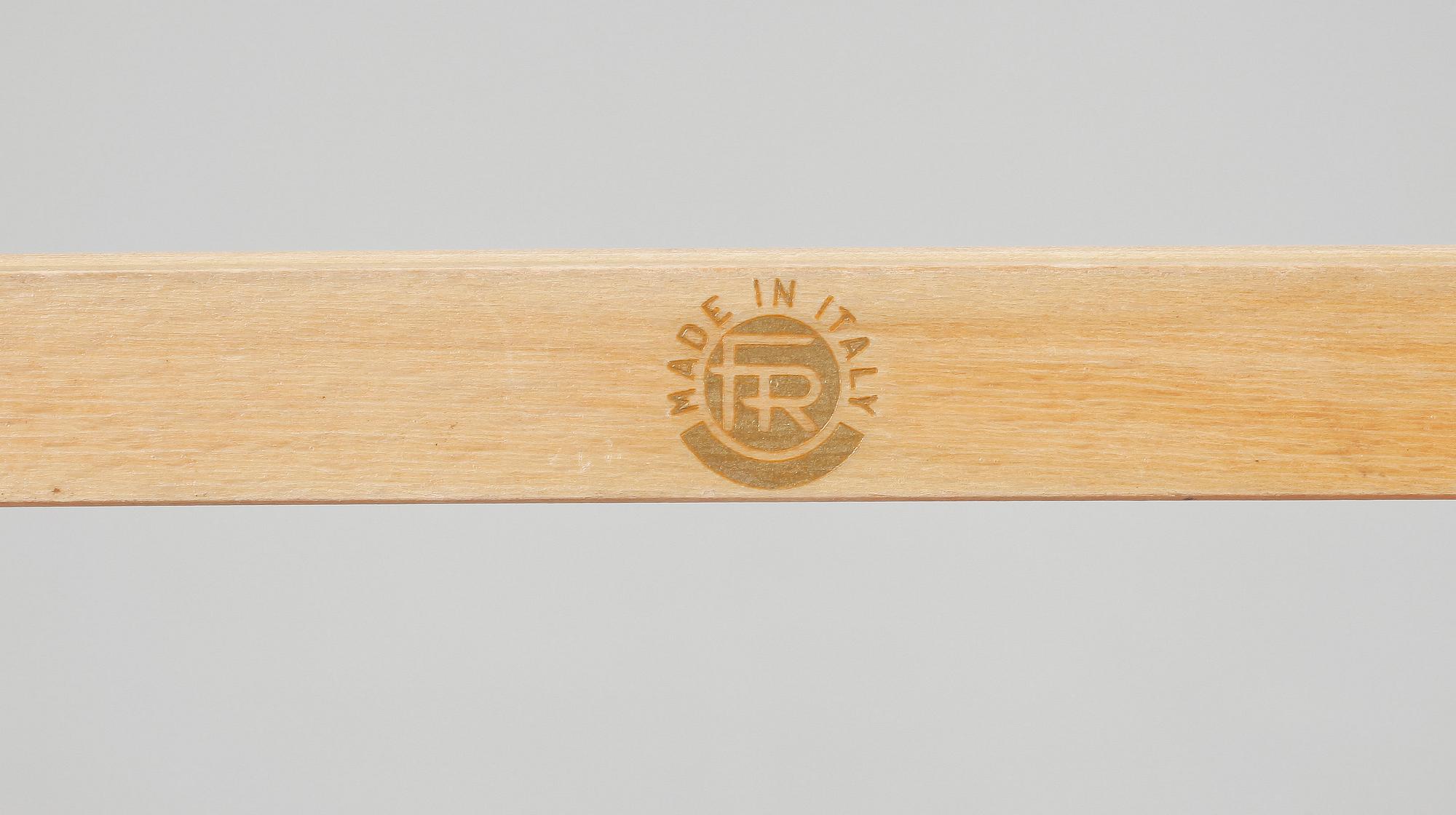 HERRBETJÄNT, trä, Italien, 1900-talets andra hälft.