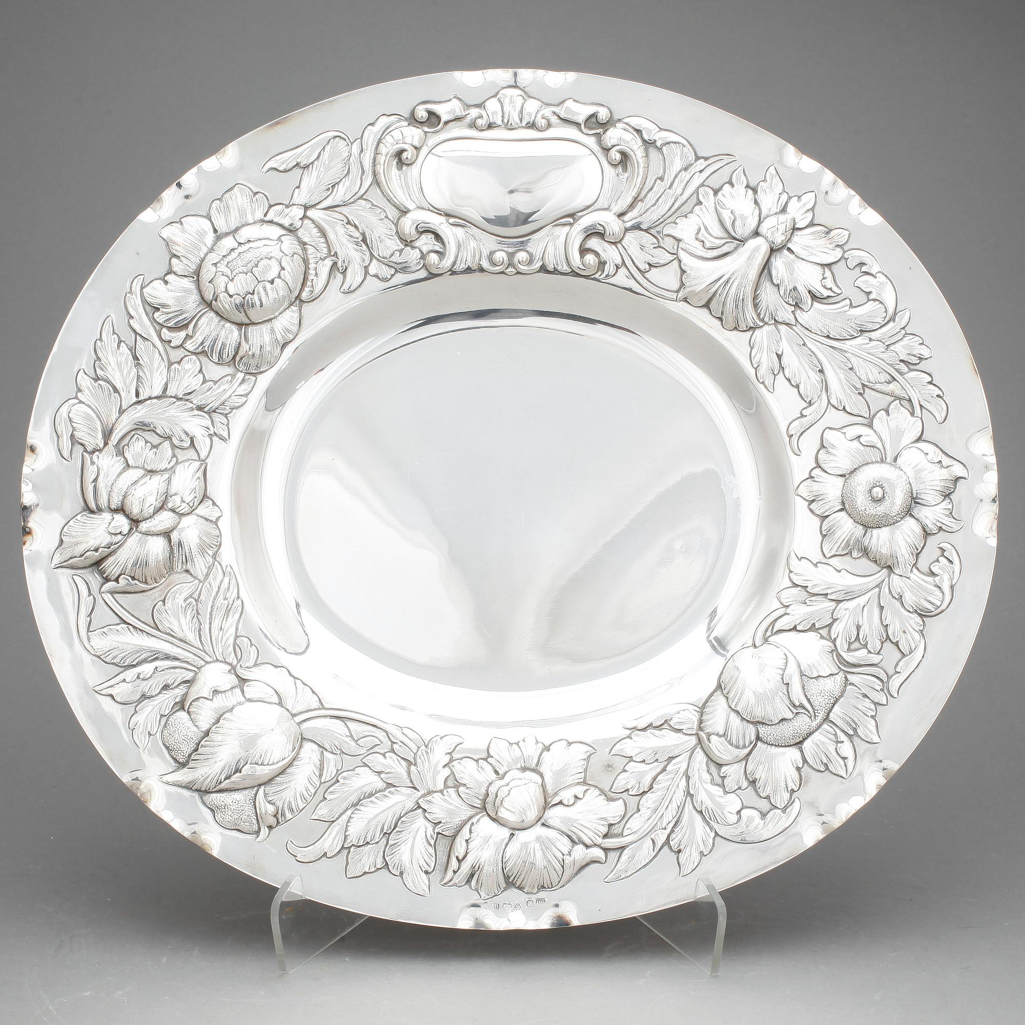 PRESENTERFAT, silver, Guldsmedsaktiebolalaget, Stockholm, 1934. Vikt ca 977 gram.