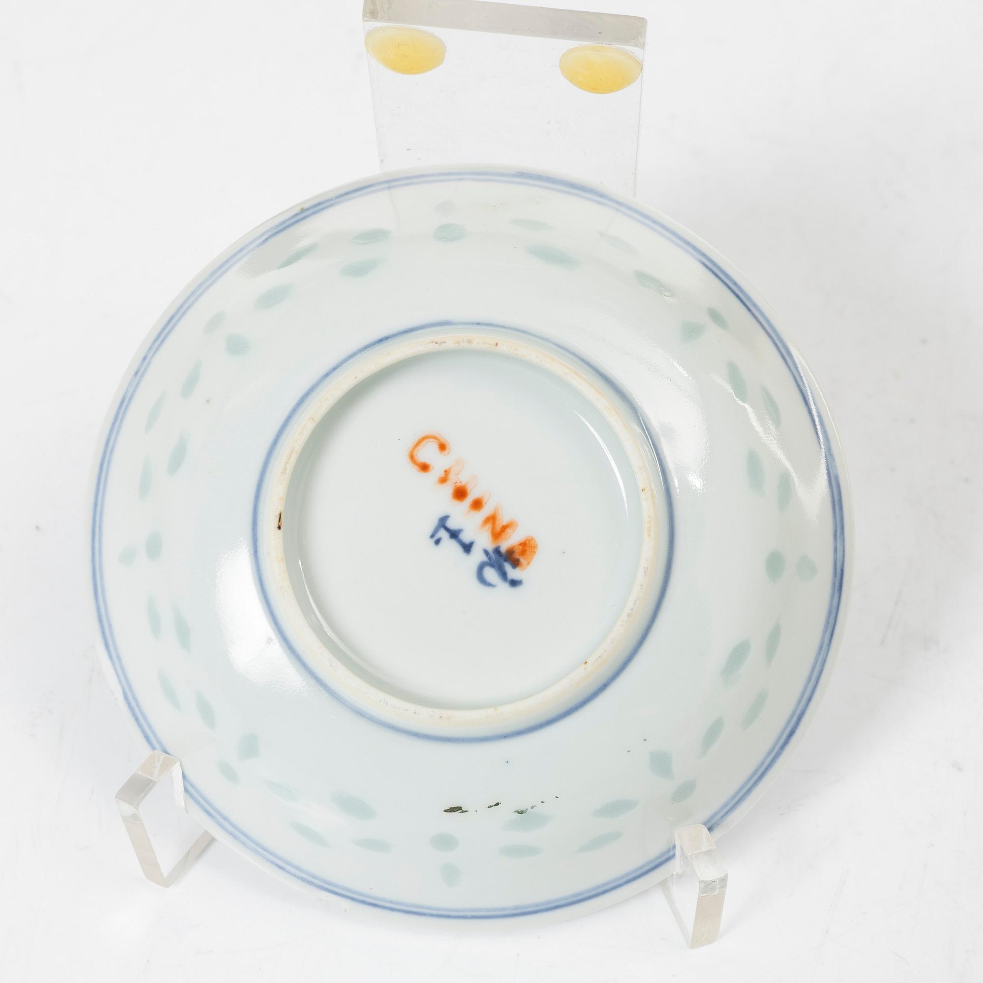 A group lot of Chinese porcelain, late Qing dynasty/early 20th century.