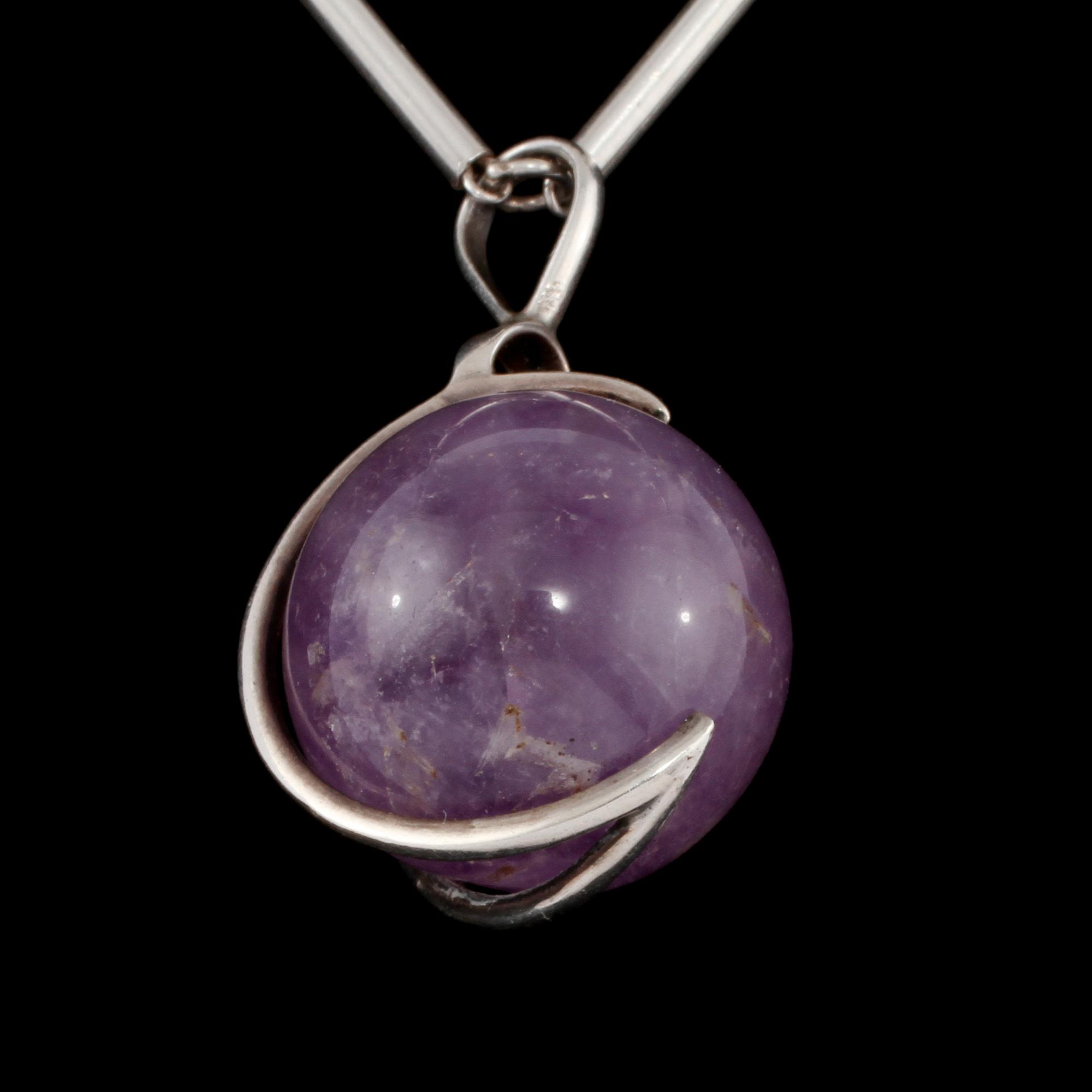COLLIER, silver med kulformad ametist. Vikt 19 g.