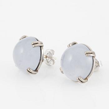 Earrings, a pair, 18K white gold with chalcedony.