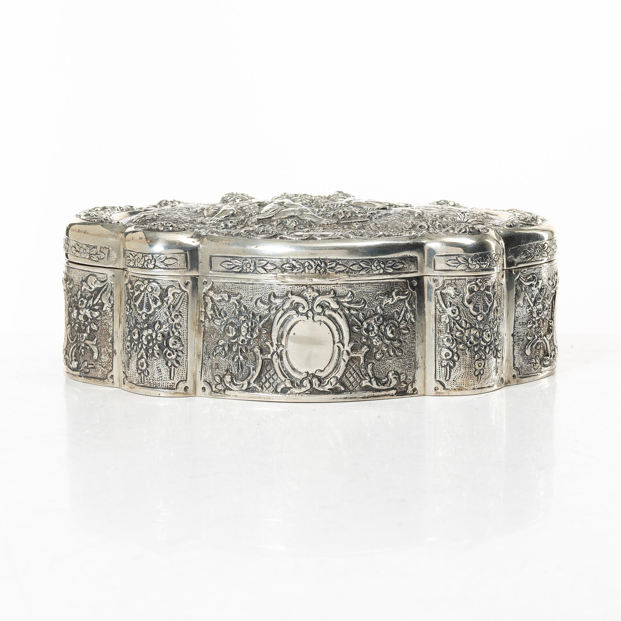 A silver box, Baroque style, 20th Century.