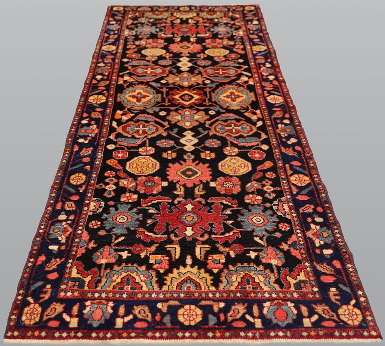 A semi-antique Bakhtiari runner, c. 287 x 95 cm.