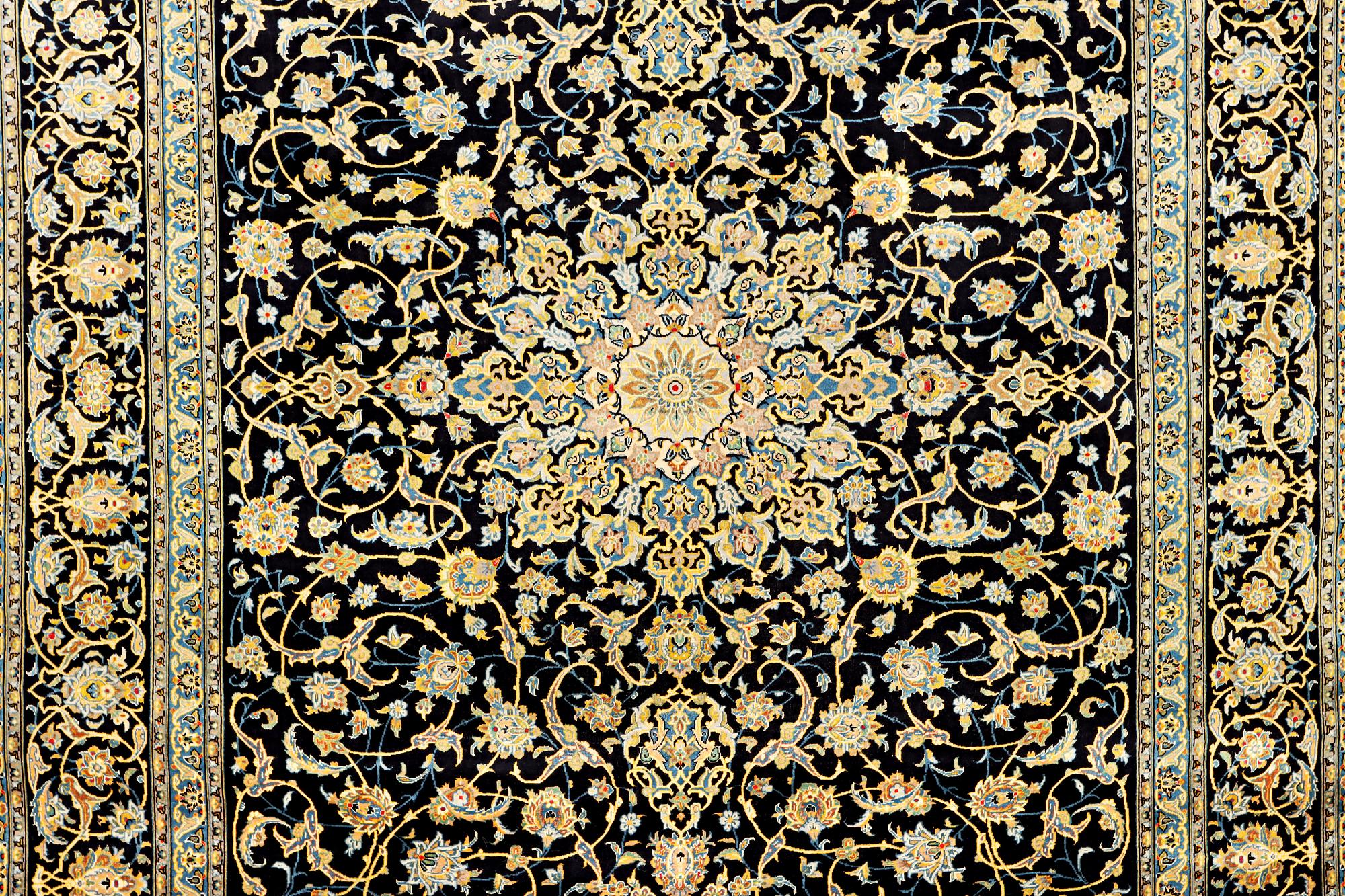 A Kashan carpet, a. 381 x 292 cm.