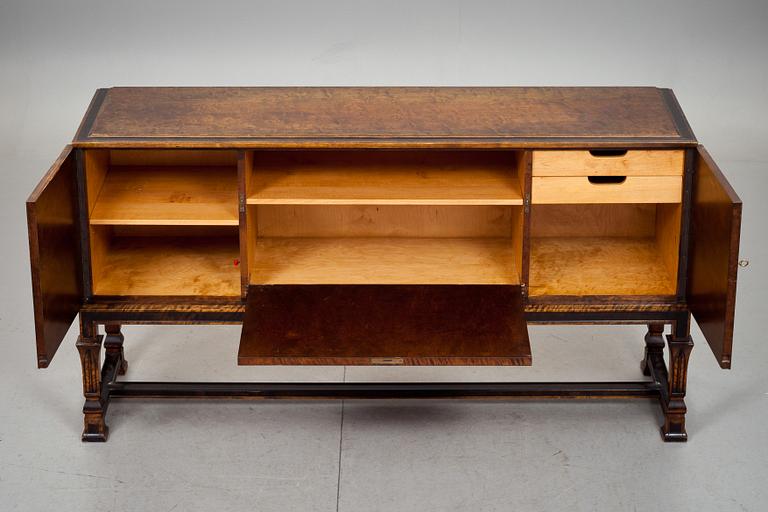 SIDEBOARD, Svenska Möbelfabrikerna Bodafors, 1900-talets första hälft.