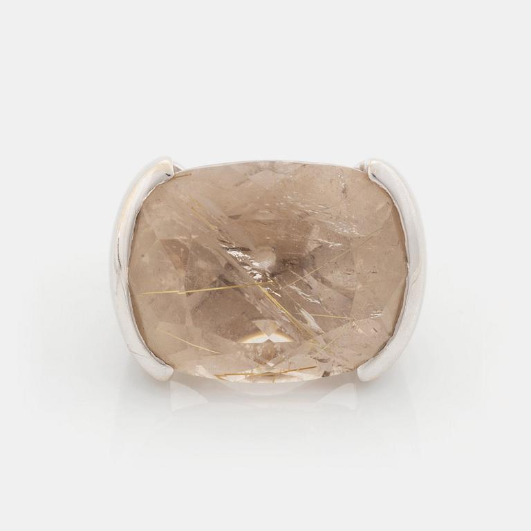 A Tina Karlsson ring in 18K white gold ring set with a faceted rutile quartz.