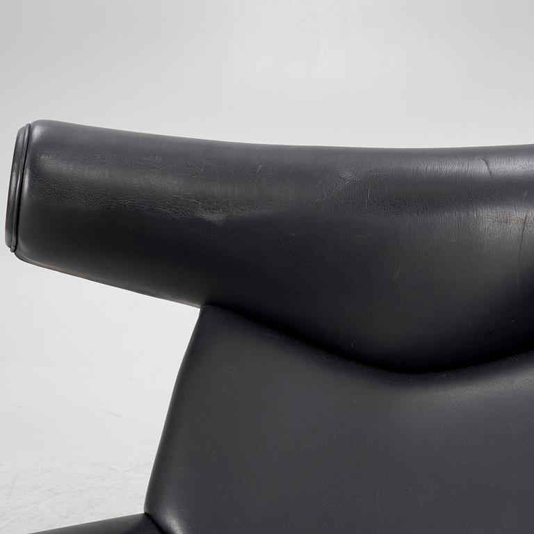 Hans J. Wegner, fåtölj med fotpall, "Ox Chair", EJ-100, Erik Jørgensen Møbelfabrik A/S, Svendborg, Danmark.