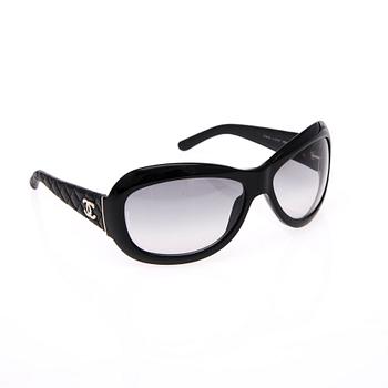 AURINKOLASIT, Chanel.