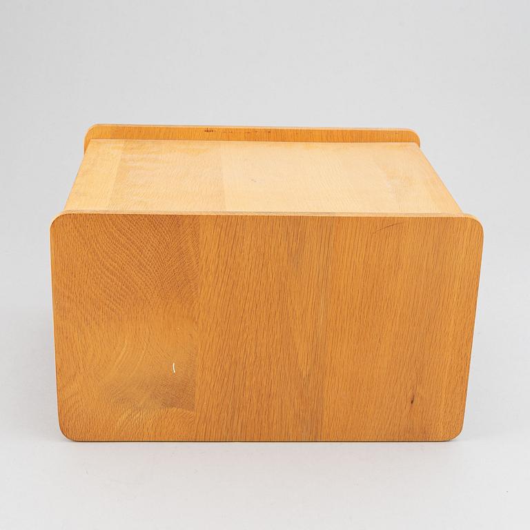 Børge Mogensen, an oak document box with lacquered drawers, 'A4/3', second half of the 20th century.