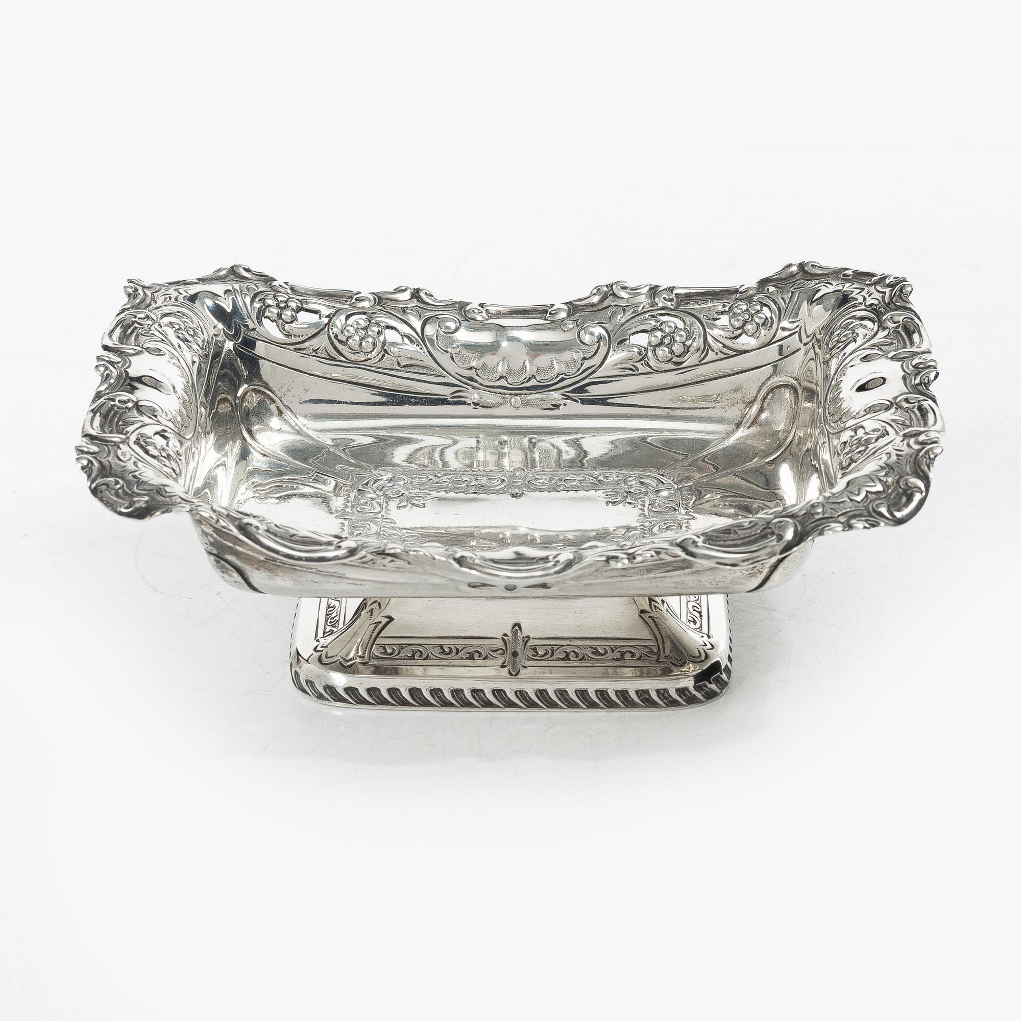 An English silver bowl, mark of John Round & Son Ltd, Sheffield, 1897.