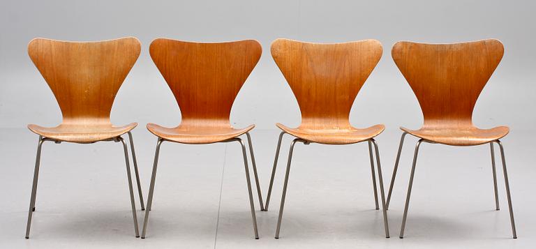 STOLAR, 4 st. "Sjuan", Arne Jacobsen för Fritz Hansen. 1900-talets andra hälft.