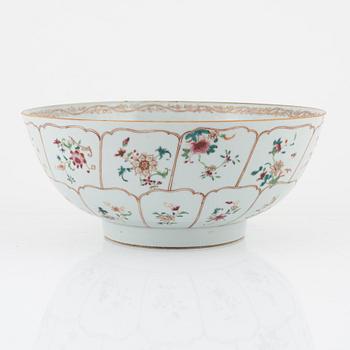 A famille rose punch bowl, Qing dynasty, Qianlong (1736-95).