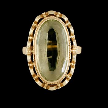 RING, guld, syntetisk spinell.