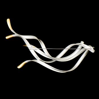 CHAO-HSIEN KUO, RINTAKORU, "Sparkling Wind brooch no. 1", hopeaa, keum-boo 24K kultafolio, teräs, 2016.