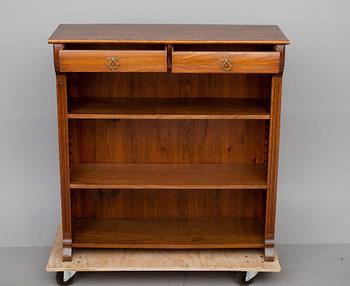 BOKHYLLOR, 2 st, jugend 1900-talets början.