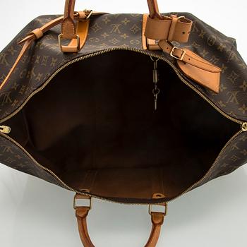 Louis Vuitton, a Monogram Canvas 'Keepall 55 Bandoulière' weekend bag.