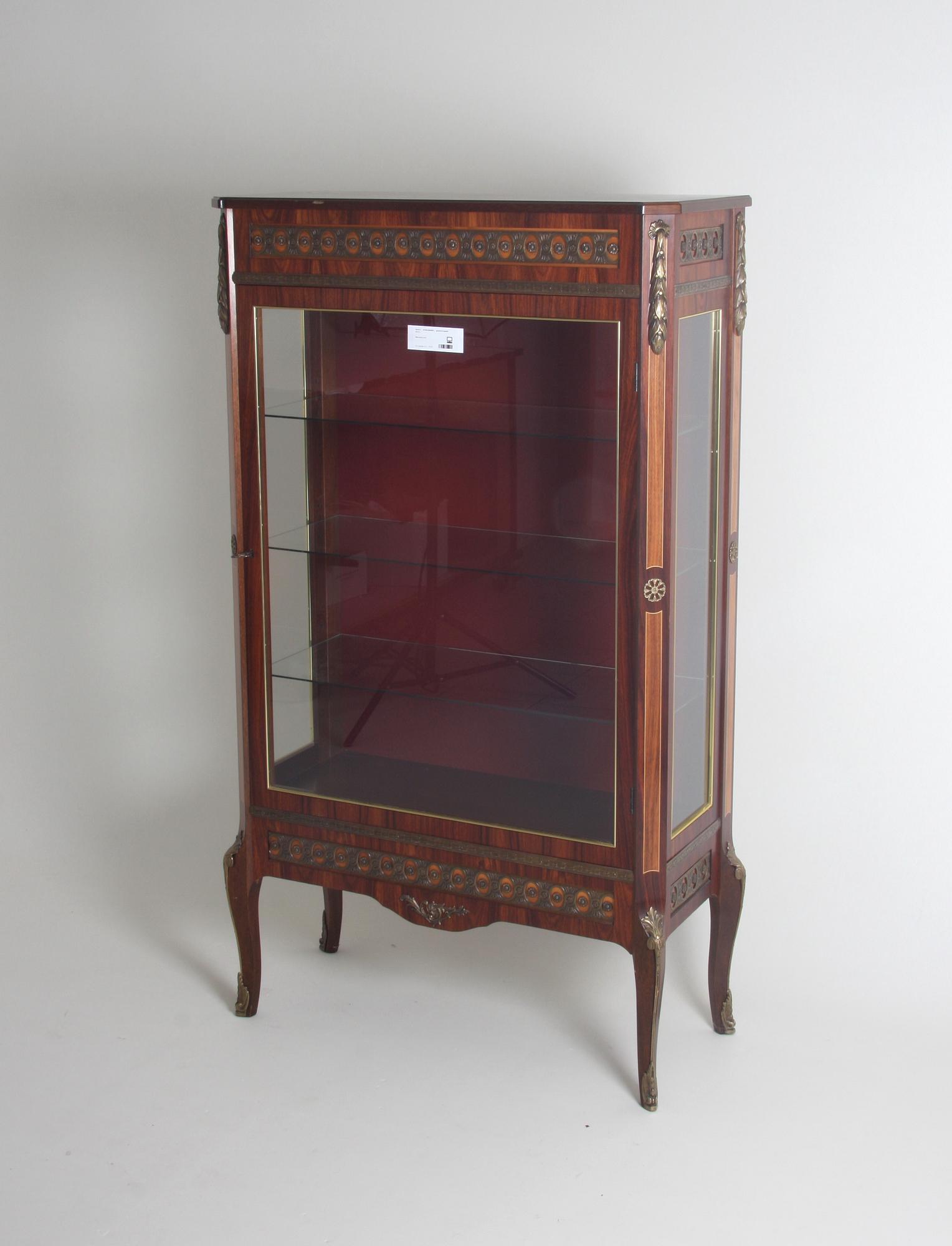 VITRINSKÅP, gustaviansk stil.