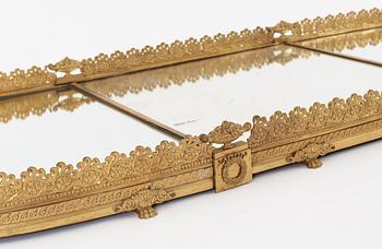 BORDSPLATEAU. Empirestil, 1800-talets andra hälft.