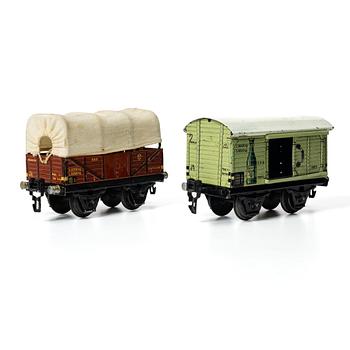 Märklin, 18 carriages and accessories, Germany, 1930s. 0 gauge.