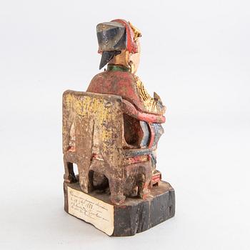 A seated wooden figure of an official, Qing dynasty, 19th Century.