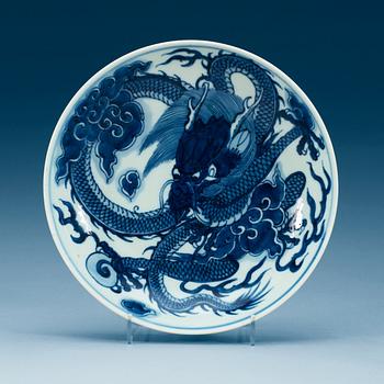 1758. A blue and white dragon dish, Qing dynasty with Yongzheng six character mark.