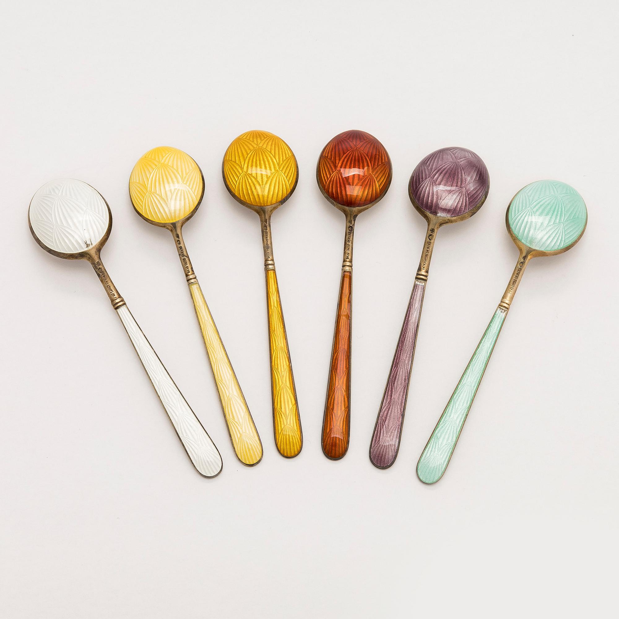 Tillander, mockaskedar, 6 st, emalj och förgyllt silver, Helsingfors 1930-1955.