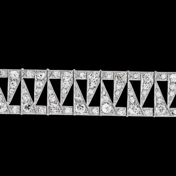 1017. An Art Deco antique cut diamond bracelet, app 17 cts. 1930's.