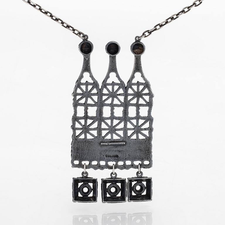 Pentti Sarpaneva, a silver necklace, Turun Hopea, Turku.